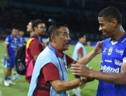 Umuh Ingatkan Jangan Anggap Enteng Persebaya Surabaya