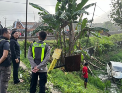 Perlintasan Tanpa Palang, Argo Bromo Tabrak Avanza Rombongan Pengantar Jemaah Haji