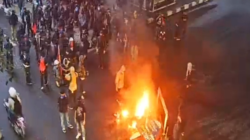Massa Berpakaian Hitam Nodai Momen Mayday, Pos Polisi Hingga Videotron Dibakar