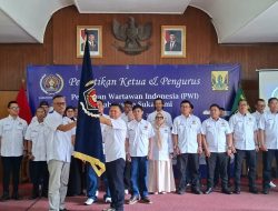 Pengurus PWI Kabupaten Sukabumi Dilantik, Tantan : Tingkatkan Kapasitas Wartawan